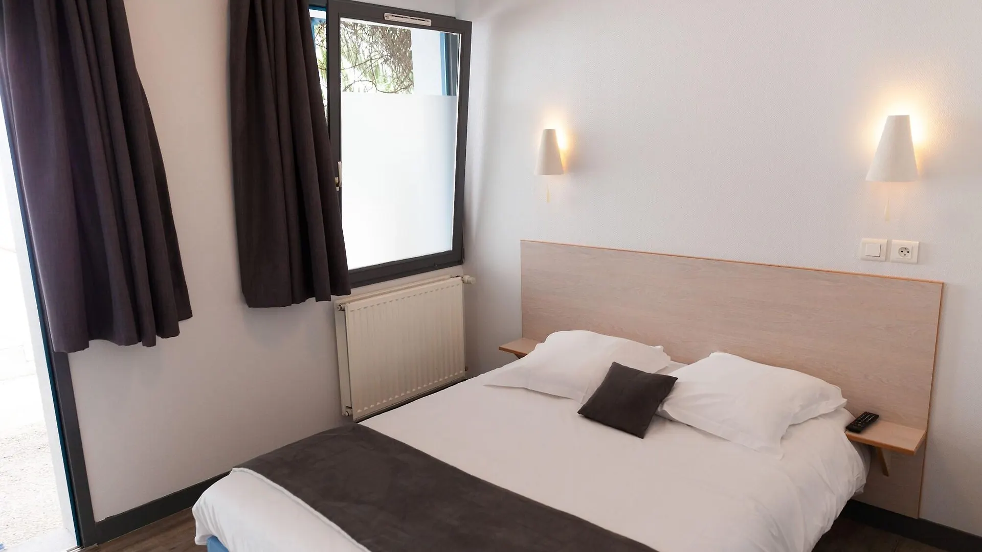 Hotel De La Gare Quimper 3*,